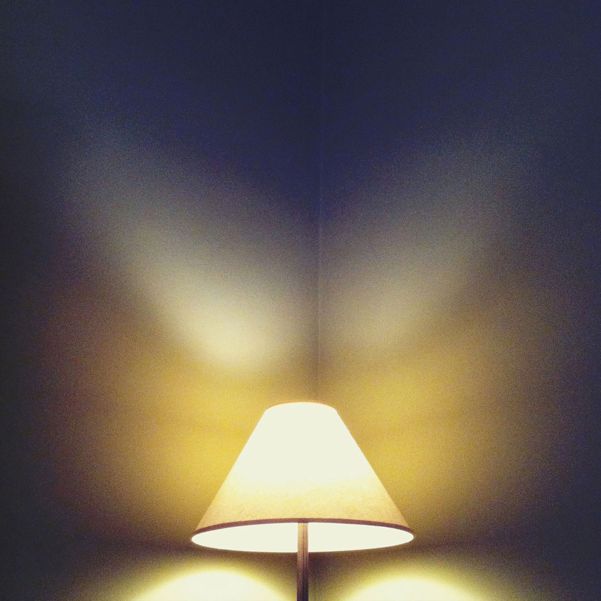 Glowing lamp